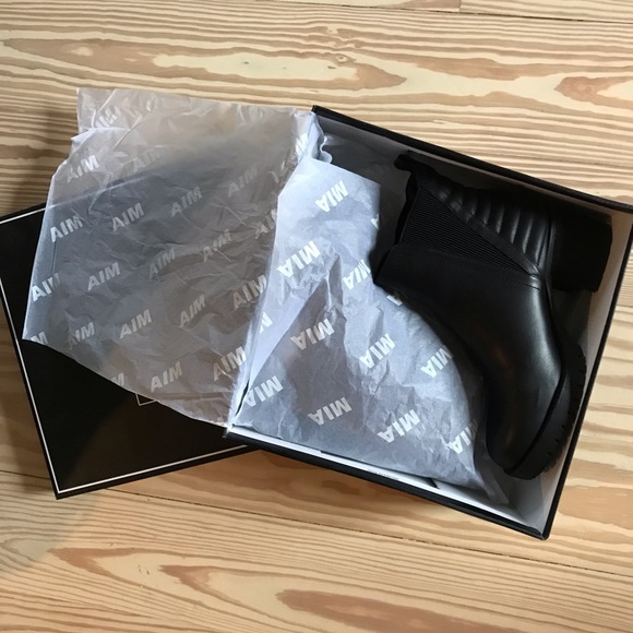 NWT black MIA Bryan chunky chelsea boots booties - Picture 8 of 8